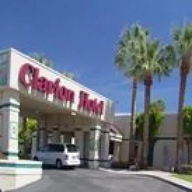 Wyndham Airport & Conference Center 3*