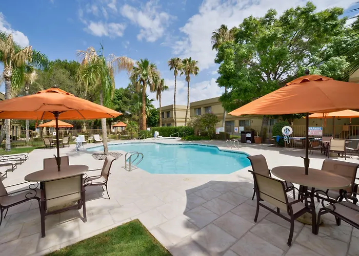 Wyndham Airport & Conference Center Hotel