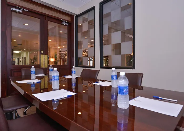 Wyndham Airport & Conference Center 3* Tucson