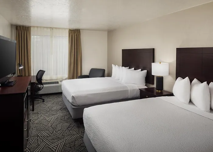 Wyndham Airport & Conference Center Hotel