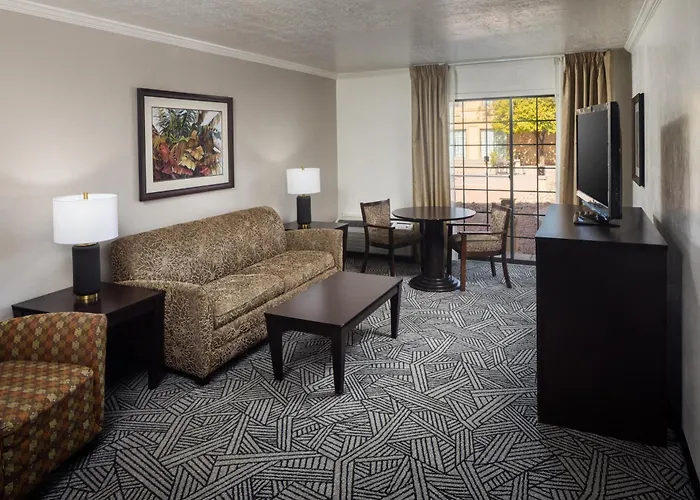 Wyndham Airport & Conference Center