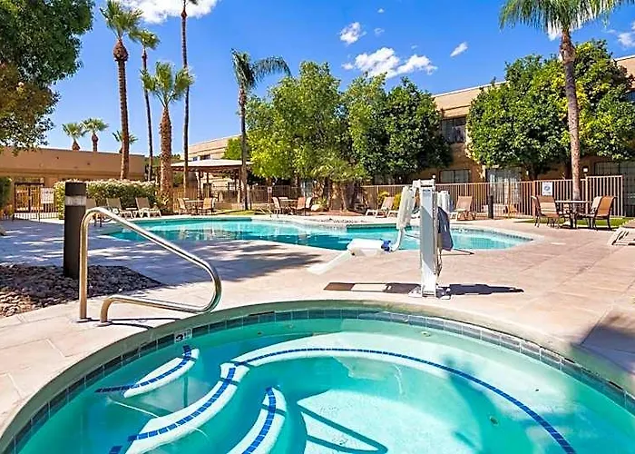 Wyndham Airport & Conference Center