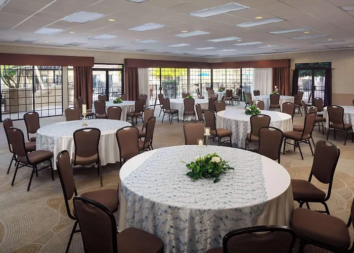 Hotel Wyndham Airport & Conference Center