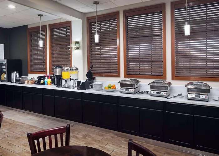 Wyndham Airport & Conference Center 3* Tucson