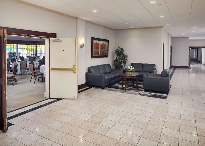 Wyndham Airport & Conference Center