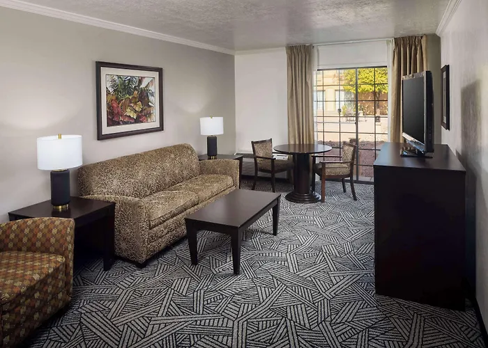 Wyndham Airport & Conference Center
