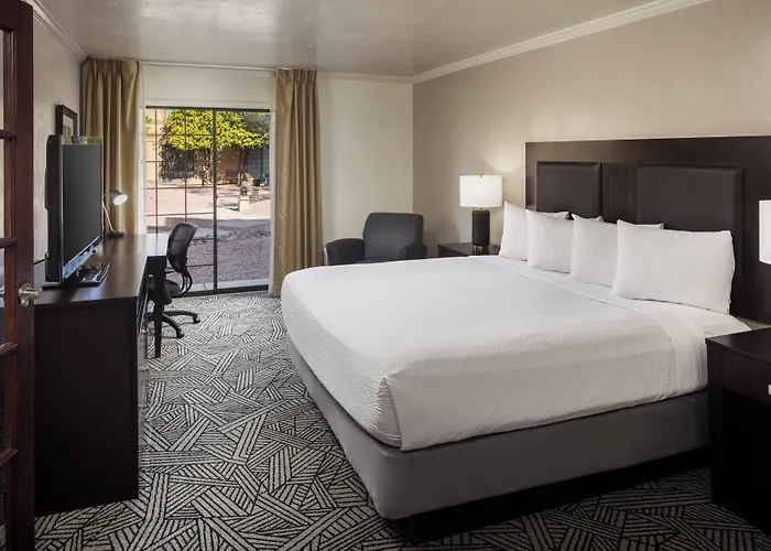 Wyndham Airport & Conference Center 3* Tucson