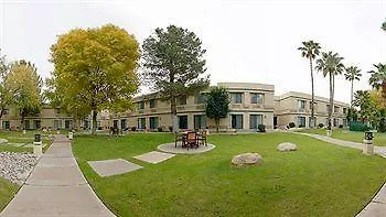 Wyndham Airport & Conference Center 3*