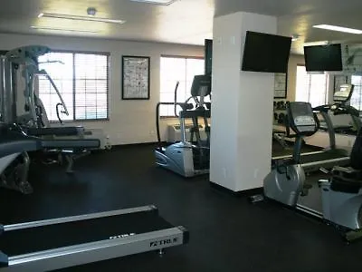 Wyndham Airport & Conference Center Hotel 3*