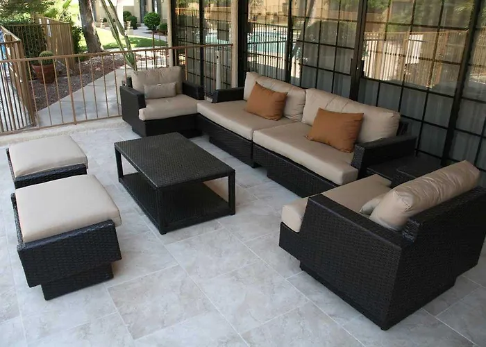 Hotel Wyndham Airport & Conference Center 3*