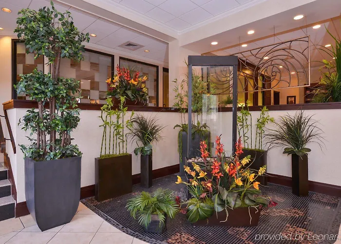 Wyndham Airport & Conference Center