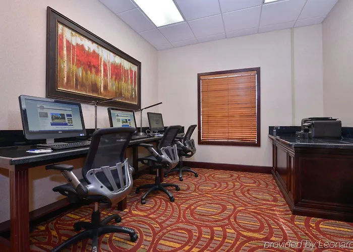 Wyndham Airport & Conference Center Hotel