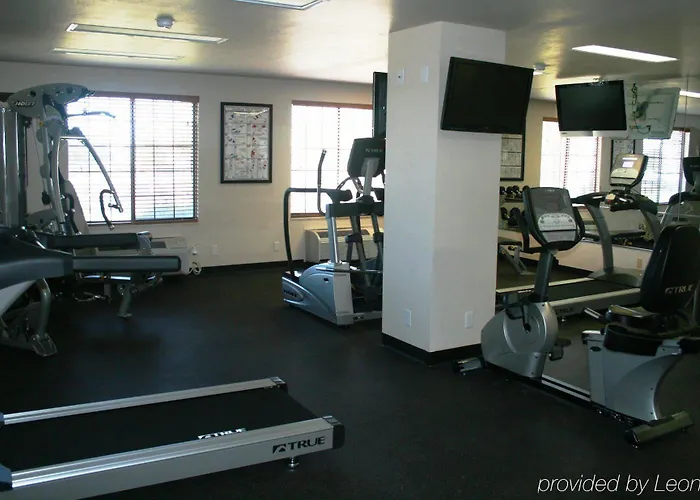 Wyndham Airport & Conference Center Hotel 3*